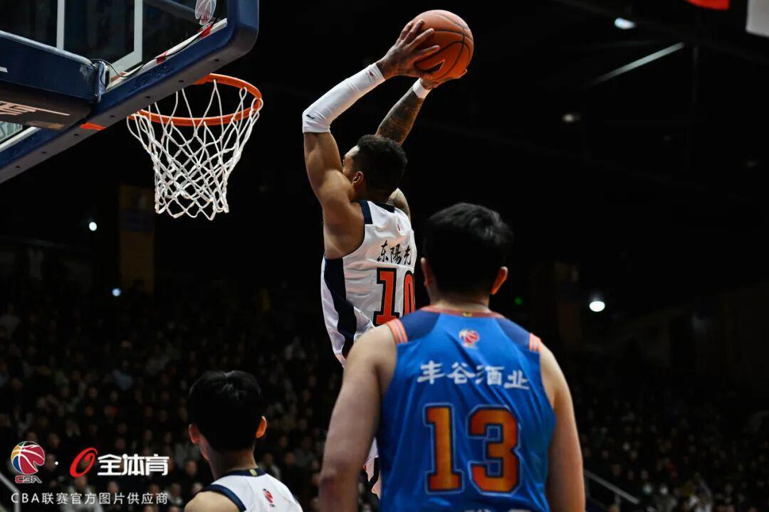 开云-“千胜”加冕夜！华南虎104-76力克四川